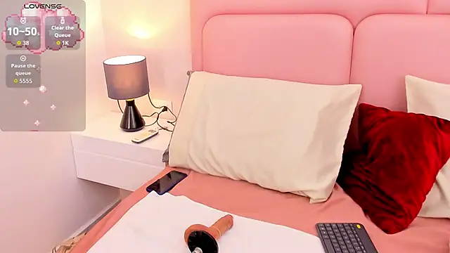 Snapshot of alma_leyton chatting on October 17, 2025, 8:11 pm alma leyton online show from October 17, 2025, 8:11 pm