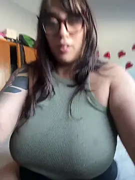 TatiTits online show from April 22, 2026, 3:35 pm