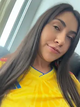 Snapshot of miel_latina chatting on June 21, 2026, 8:55 pm miel latina online show from June 21, 2026, 8:55 pm