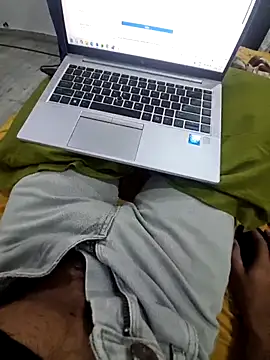 YoursThickDick online show from June 3, 2026, 4:01 pm