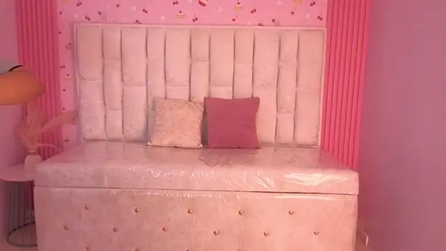 Snapshot of ambar_fox_s chatting on April 8, 2026, 8:09 pm ambar fox s online show from April 8, 2026, 8:09 pm