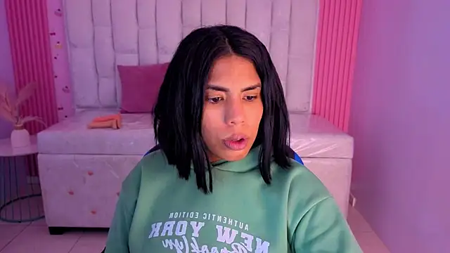 Snapshot of ambar_fox_s chatting on April 10, 2026, 8:02 pm ambar fox s online show from April 10, 2026, 8:02 pm