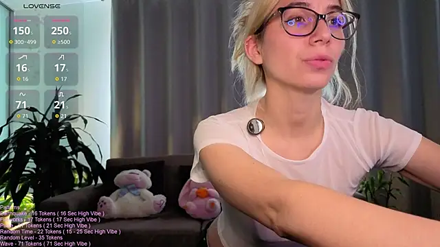 Snapshot of _LittleSammy chatting on June 27, 2026, 7:19 pm LittleSammy online show from June 27, 2026, 7:19 pm