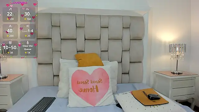 frehia dimou online show from October 7, 2025, 11:40 am