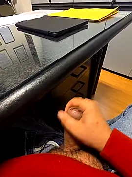 sonic197501 online show from November 10, 2025, 8:35 am