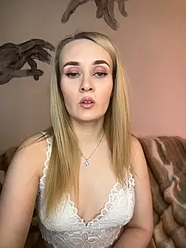 Snapshot of KiraBerht chatting on March 1, 2026, 6:32 pm KiraBerht online show from March 1, 2026, 6:32 pm