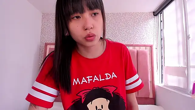 Hanna Lee   online show from November 9, 2025, 3:43 pm