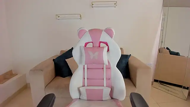 april smiith online show from September 24, 2025, 2:20 pm