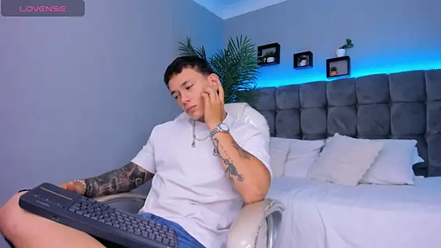 Snapshot of Thomas_moon chatting on February 16, 2026, 1:07 pm Thomas moon online show from February 16, 2026, 1:07 pm