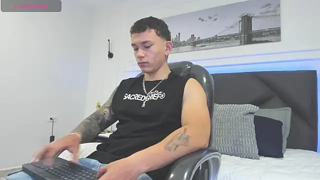 Snapshot of Thomas_moon chatting on February 20, 2026, 1:11 pm Thomas moon online show from February 20, 2026, 1:11 pm