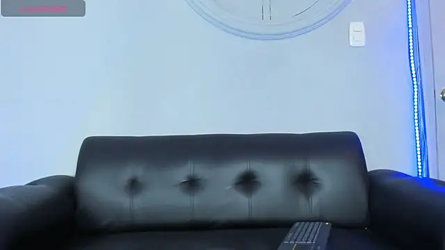 Snapshot of Thomas_moon chatting on February 26, 2026, 1:21 pm Thomas moon online show from February 26, 2026, 1:21 pm