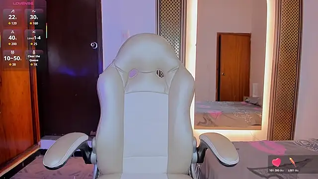 Elowen Clark online show from November 28, 2025, 8:55 pm