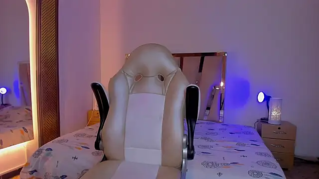 Elowen Clark online show from January 6, 2026, 8:23 pm