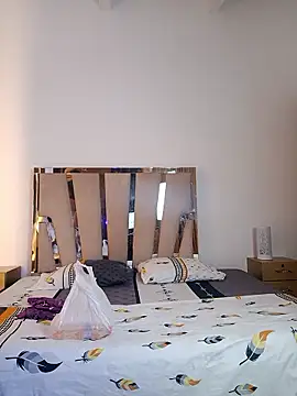 Elowen Clark online show from February 8, 2026, 6:55 pm