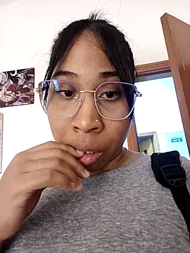 Elowen Clark online show from February 20, 2026, 7:03 pm