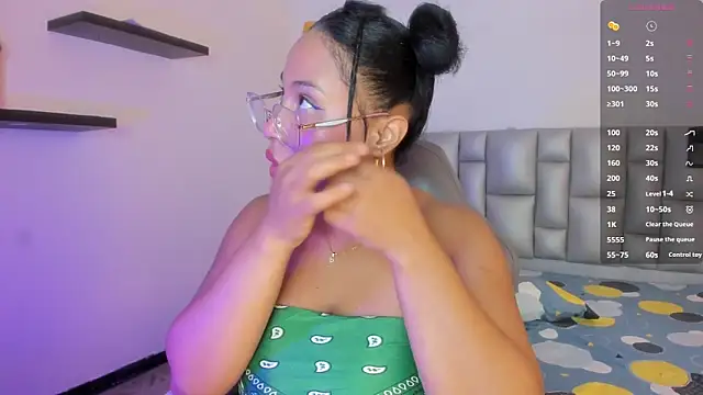 Elowen Clark online show from March 16, 2026, 8:02 pm