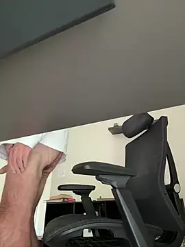 jimmy94595 online show from April 25, 2026, 8:39 pm