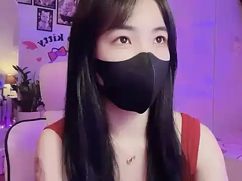 keelinnn19 online show from October 2, 2025, 9:44 pm