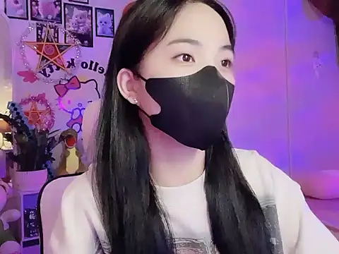 keelinnn19 online show from October 5, 2025, 8:18 pm