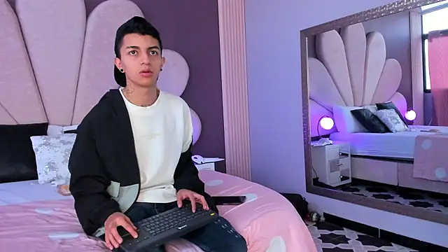 Snapshot of NickandAbby_ chatting on November 25, 2025, 12:16 pm NickandAbby online show from November 25, 2025, 12:16 pm