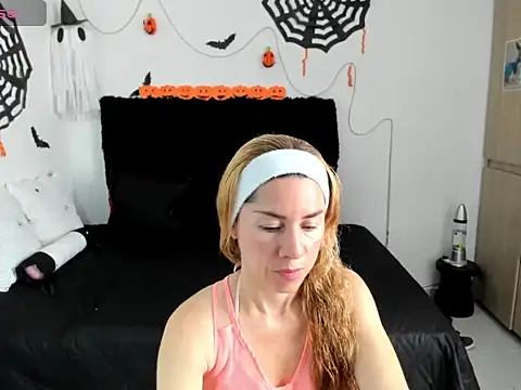 angie blondies online show from October 20, 2025, 2:39 pm