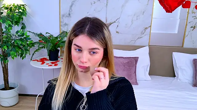 SweetyLicky online show from February 12, 2026, 4:13 pm