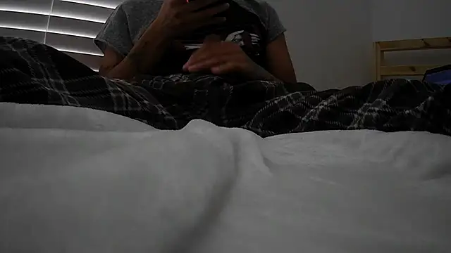 8inchess online show from September 18, 2025, 5:04 pm