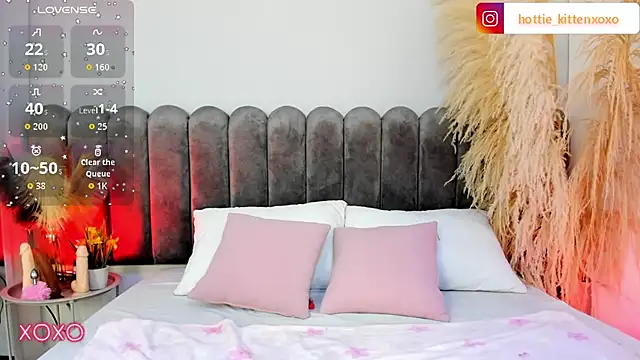 Snapshot of Viollet_xoxo chatting on September 15, 2025, 7:36 pm Viollet xoxo online show from September 15, 2025, 7:36 pm