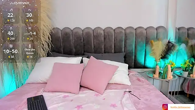 Snapshot of Viollet_xoxo chatting on September 24, 2025, 7:50 pm Viollet xoxo online show from September 24, 2025, 7:50 pm