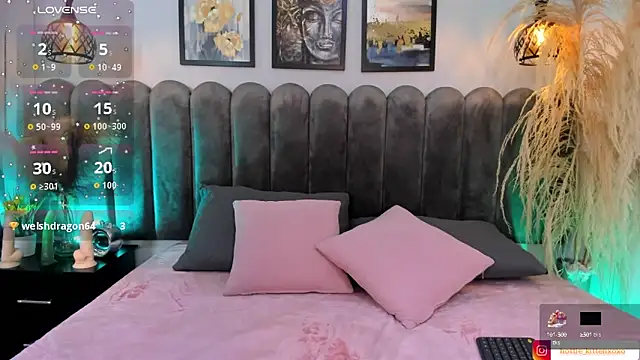 Snapshot of Viollet_xoxo chatting on October 2, 2025, 10:39 pm Viollet xoxo online show from October 2, 2025, 10:39 pm