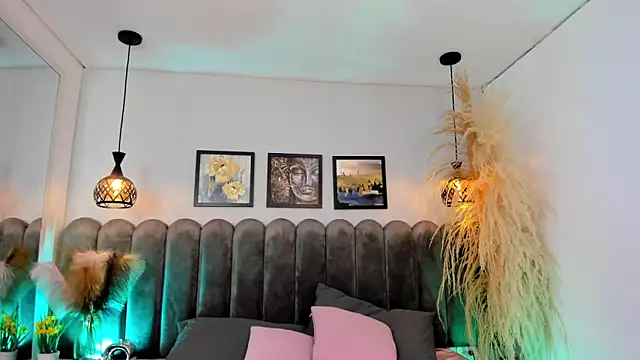 Snapshot of Viollet_xoxo chatting on October 3, 2025, 8:28 pm Viollet xoxo online show from October 3, 2025, 8:28 pm