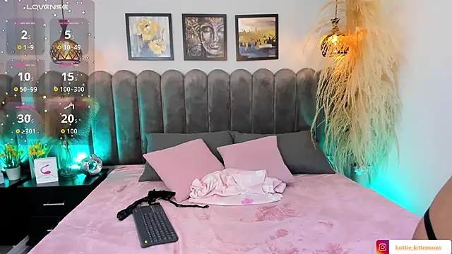 Snapshot of Viollet_xoxo chatting on October 4, 2025, 7:45 pm Viollet xoxo online show from October 4, 2025, 7:45 pm