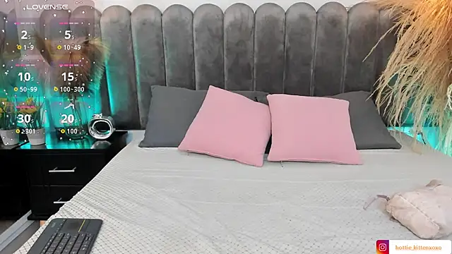 Snapshot of Viollet_xoxo chatting on October 12, 2025, 12:26 pm Viollet xoxo online show from October 12, 2025, 12:26 pm