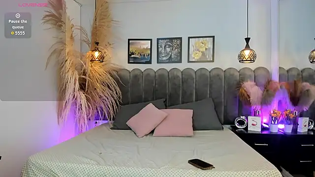 Snapshot of Viollet_xoxo chatting on October 13, 2025, 7:25 pm Viollet xoxo online show from October 13, 2025, 7:25 pm