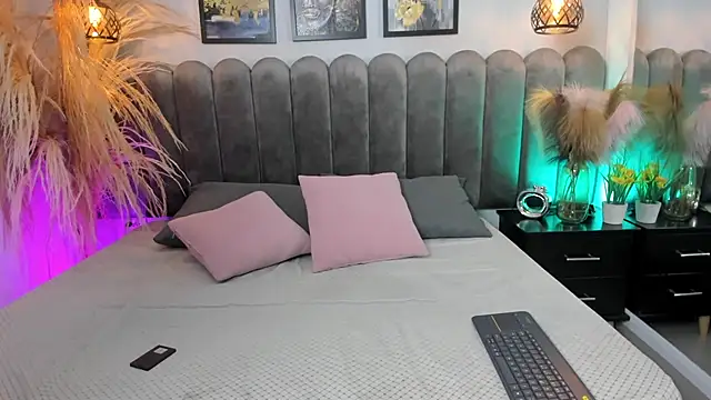 Snapshot of Viollet_xoxo chatting on October 15, 2025, 8:31 pm Viollet xoxo online show from October 15, 2025, 8:31 pm