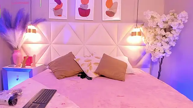 Snapshot of Viollet_xoxo chatting on October 22, 2025, 3:29 am Viollet xoxo online show from October 22, 2025, 3:29 am