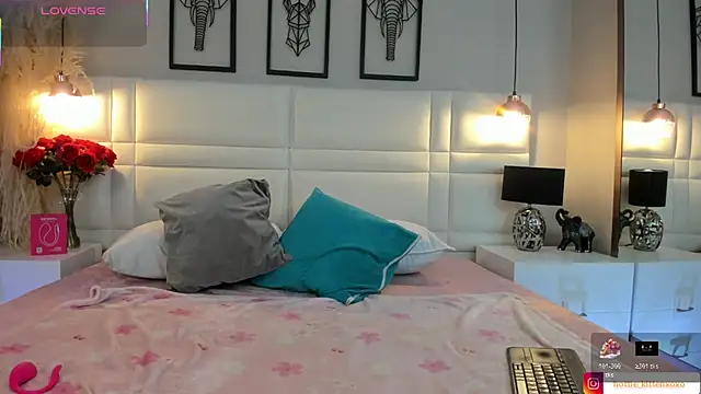 Snapshot of Viollet_xoxo chatting on October 27, 2025, 8:57 pm Viollet xoxo online show from October 27, 2025, 8:57 pm