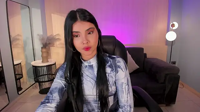 MiaLaurence online show from October 25, 2025, 7:30 pm