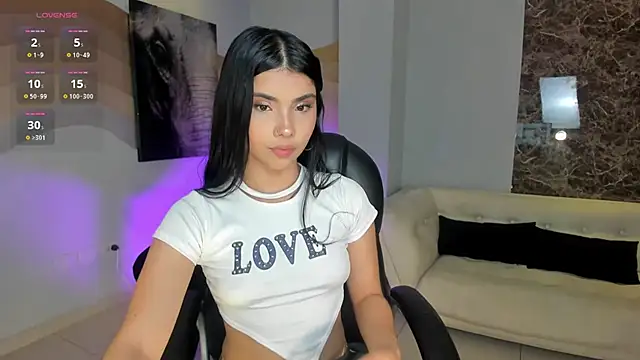 MiaLaurence online show from November 27, 2025, 7:05 pm