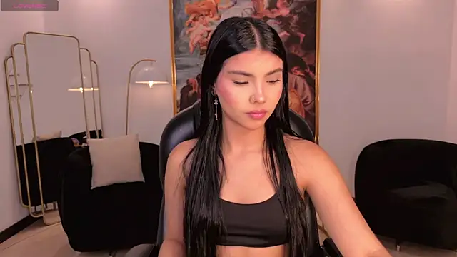 MiaLaurence online show from May 18, 2026, 7:20 pm