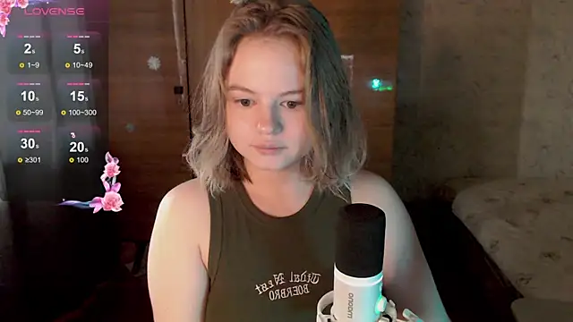 Snapshot of SlipperSherry chatting on October 3, 2025, 8:55 am SlipperSherry online show from October 3, 2025, 8:55 am