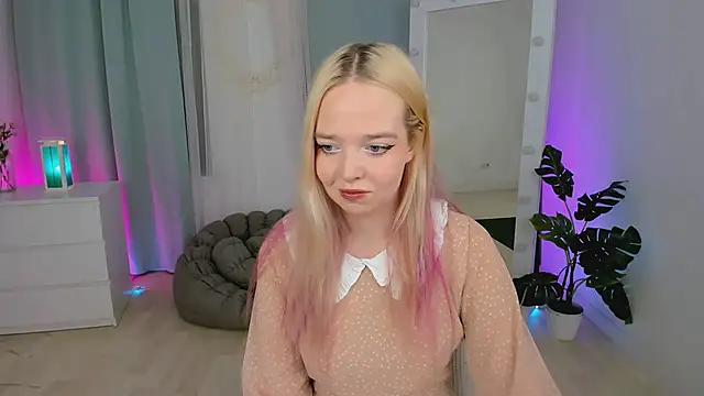 Snapshot of BellaMontgomery chatting on February 6, 2026, 4:10 pm BellaMontgomery online show from February 6, 2026, 4:10 pm