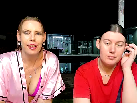 Snapshot of TheFun_House chatting on February 7, 2026, 10:02 pm TheFun House online show from February 7, 2026, 10:02 pm