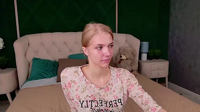 Snapshot of 4example_Chloe chatting on June 2, 2026, 5:31 am 4example Chloe online show from June 2, 2026, 5:31 am