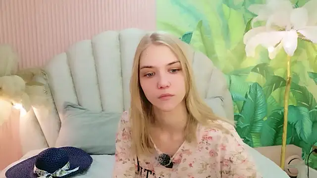4example Chloe online show from June 21, 2026, 5:32 am