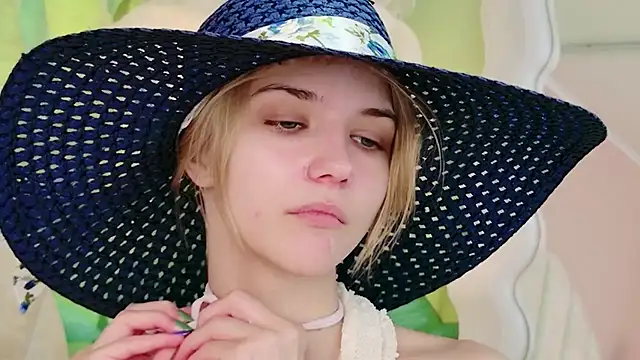 4example Chloe online show from July 4, 2026, 5:46 am