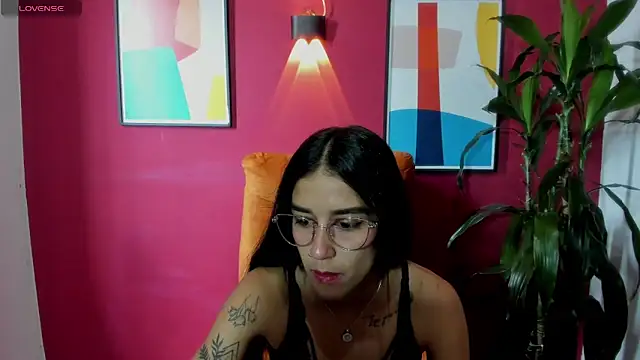 Snapshot of DanielaMonroe chatting on October 10, 2025, 5:45 pm DanielaMonroe online show from October 10, 2025, 5:45 pm