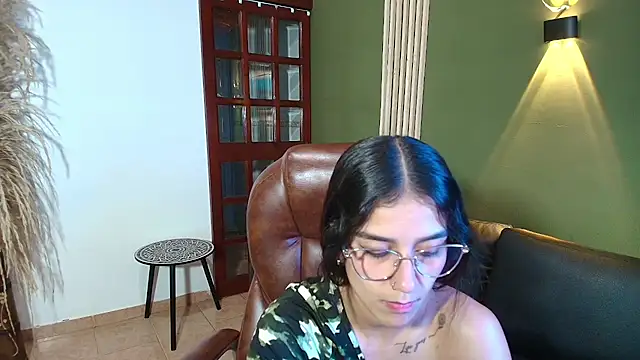 Snapshot of DanielaMonroe chatting on October 21, 2025, 8:42 pm DanielaMonroe online show from October 21, 2025, 8:42 pm