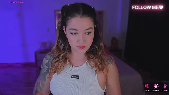 lunaarose online show from November 26, 2025, 3:40 am