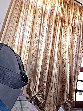 Snapshot of desir3dlund chatting on March 8, 2026, 10:19 am desir3dlund online show from March 8, 2026, 10:19 am